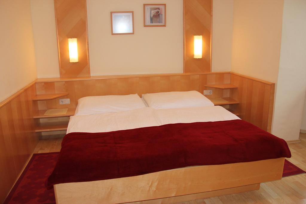 Haus Renee Bed and Breakfast Podersdorf am See Δωμάτιο φωτογραφία